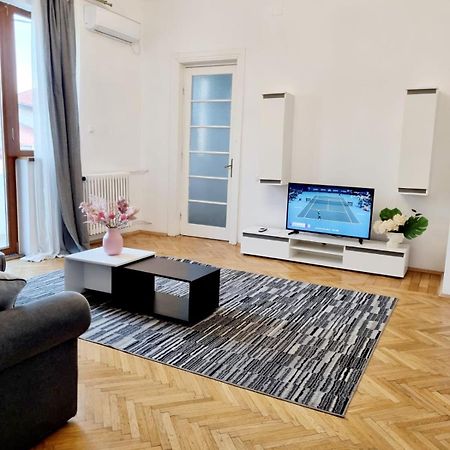 Cozy Apartment Near City Center Βουκουρέστι Εξωτερικό φωτογραφία
