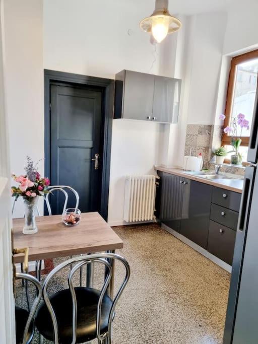Cozy Apartment Near City Center Βουκουρέστι Εξωτερικό φωτογραφία