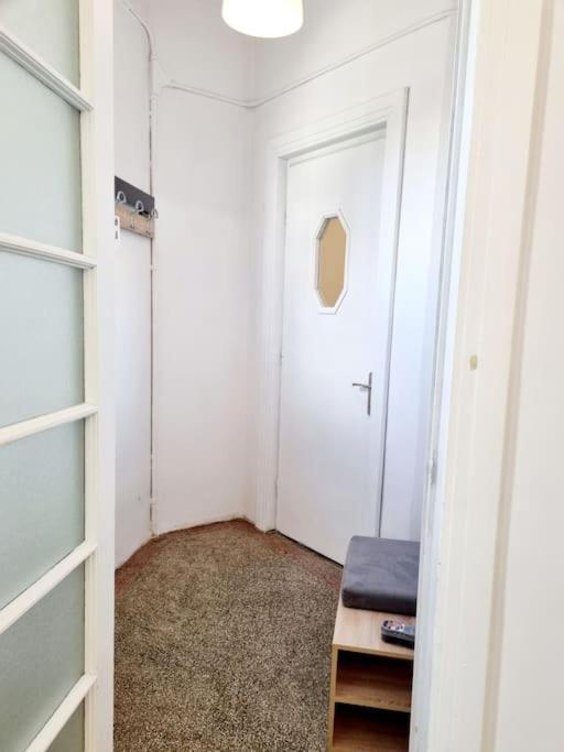 Cozy Apartment Near City Center Βουκουρέστι Εξωτερικό φωτογραφία