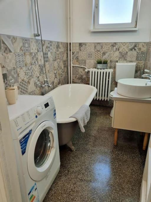 Cozy Apartment Near City Center Βουκουρέστι Εξωτερικό φωτογραφία