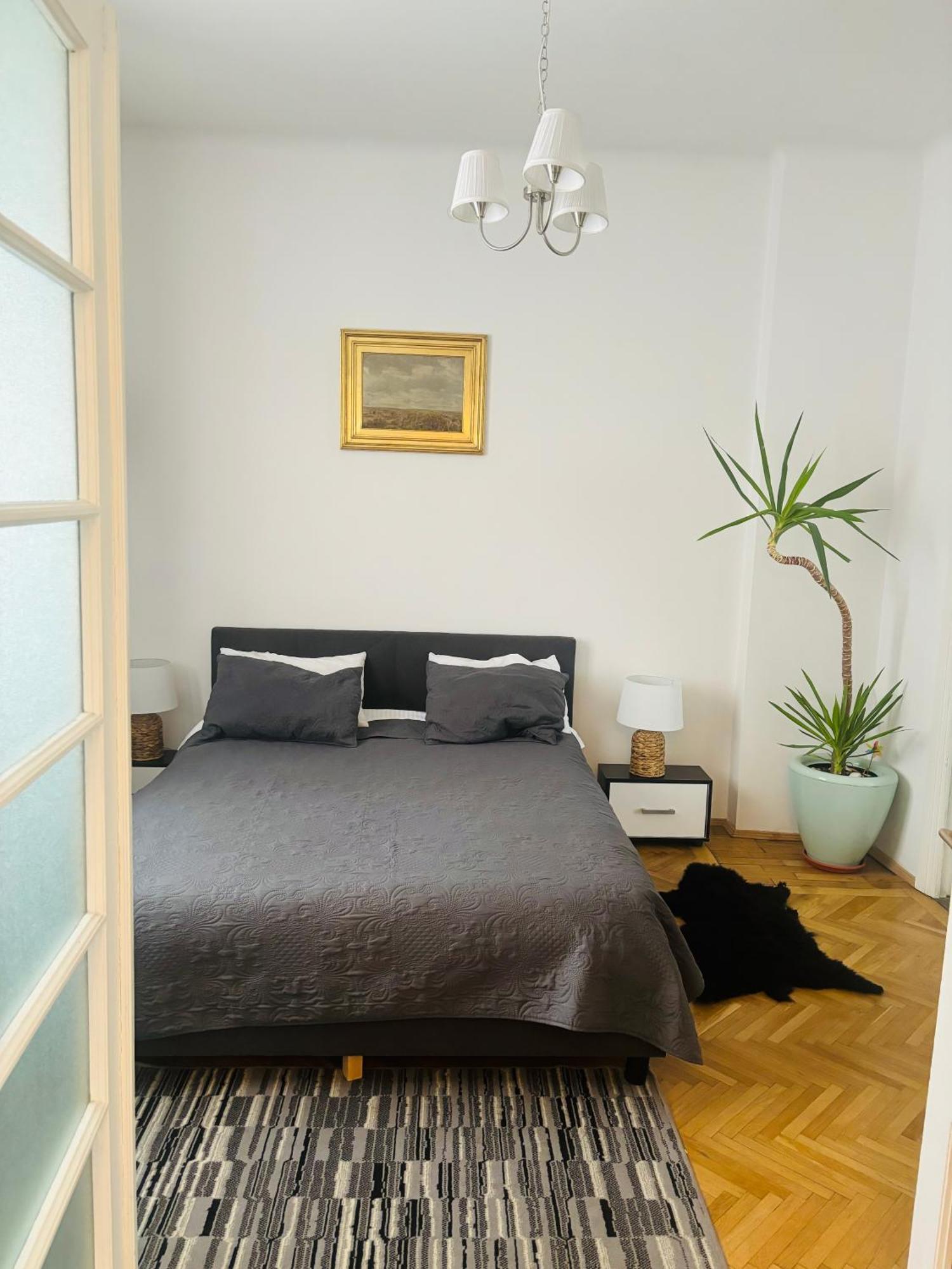 Cozy Apartment Near City Center Βουκουρέστι Εξωτερικό φωτογραφία