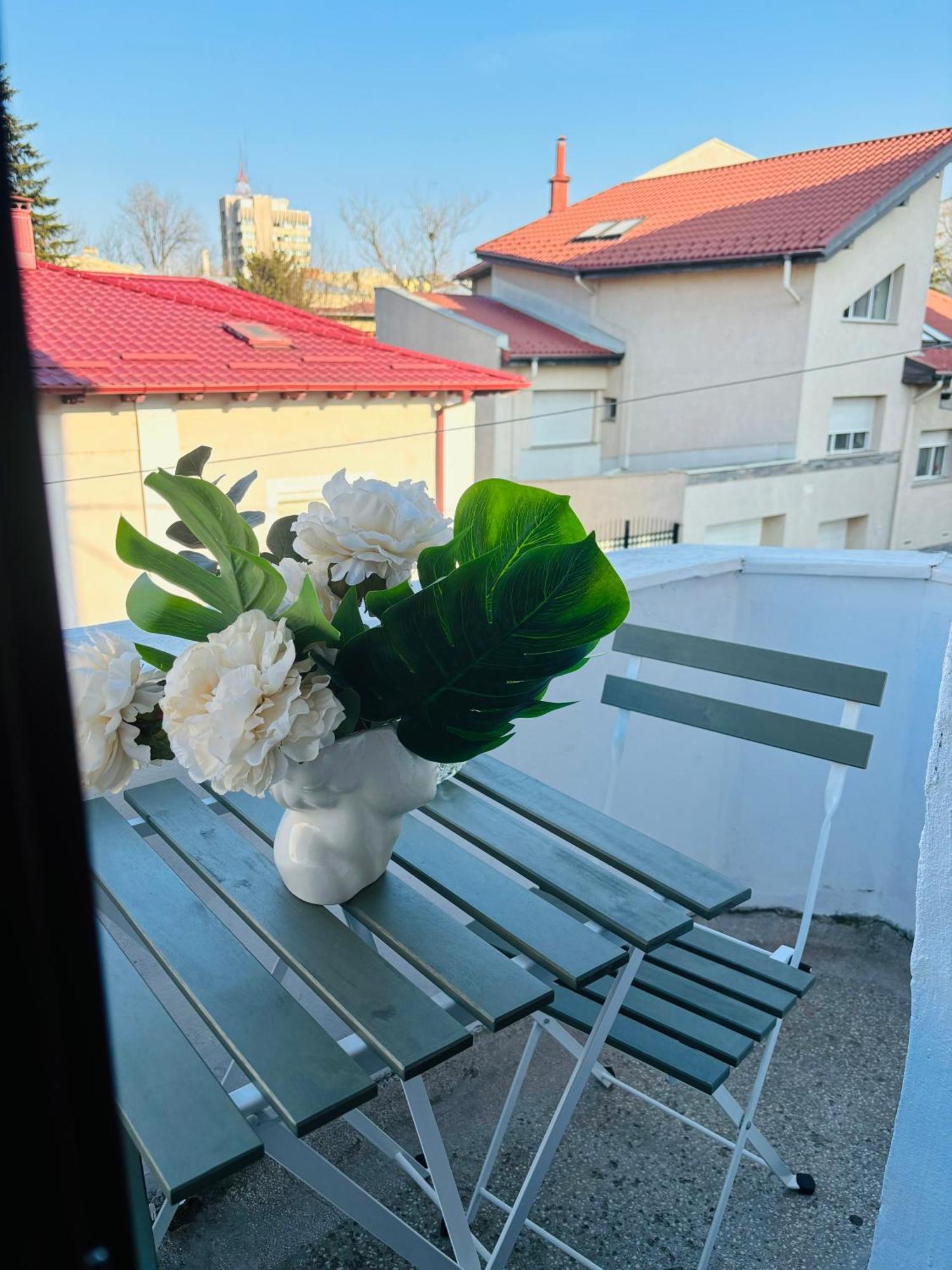 Cozy Apartment Near City Center Βουκουρέστι Εξωτερικό φωτογραφία
